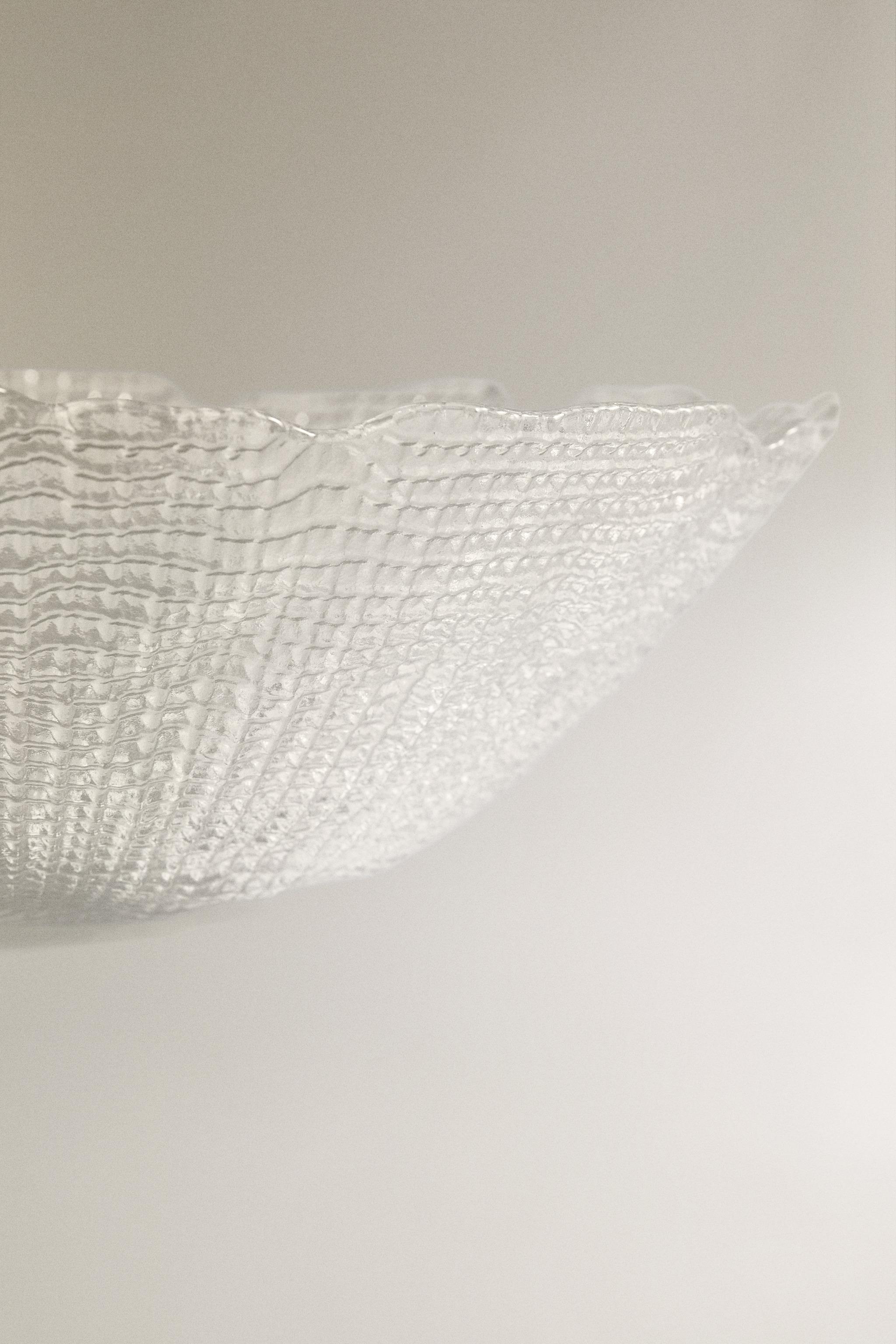 GLASS SALAD BOWL WITH RAISED DETAIL